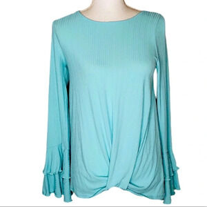 Vine & Love blouse mint green. Size medium ruffles